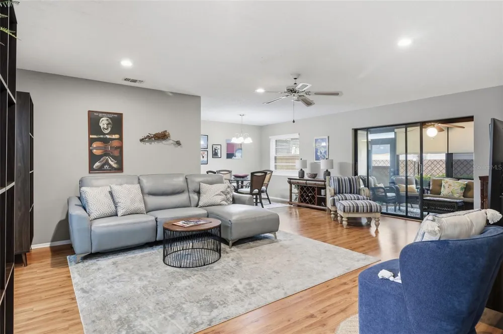 3191 GLEN ELYN BOULEVARD #4 Sarasota, FL 34237