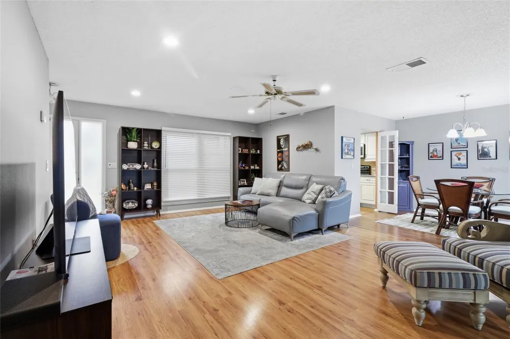 3191 GLEN ELYN BOULEVARD #4 Sarasota, FL 34237