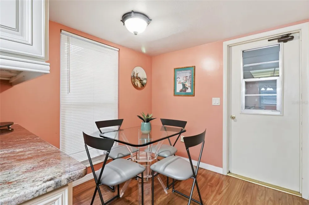 3191 GLEN ELYN BOULEVARD #4 Sarasota, FL 34237