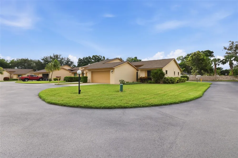 3191 GLEN ELYN BOULEVARD #4 Sarasota, FL 34237
