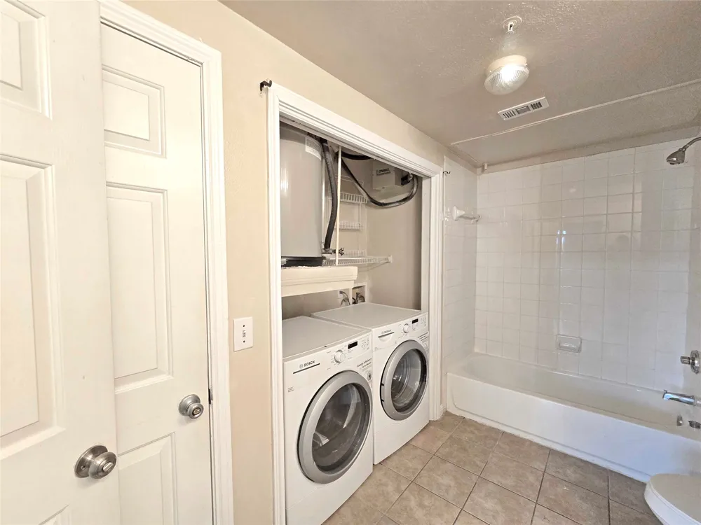 2320 Gracy Farms Lane #1123 Austin, TX 78758