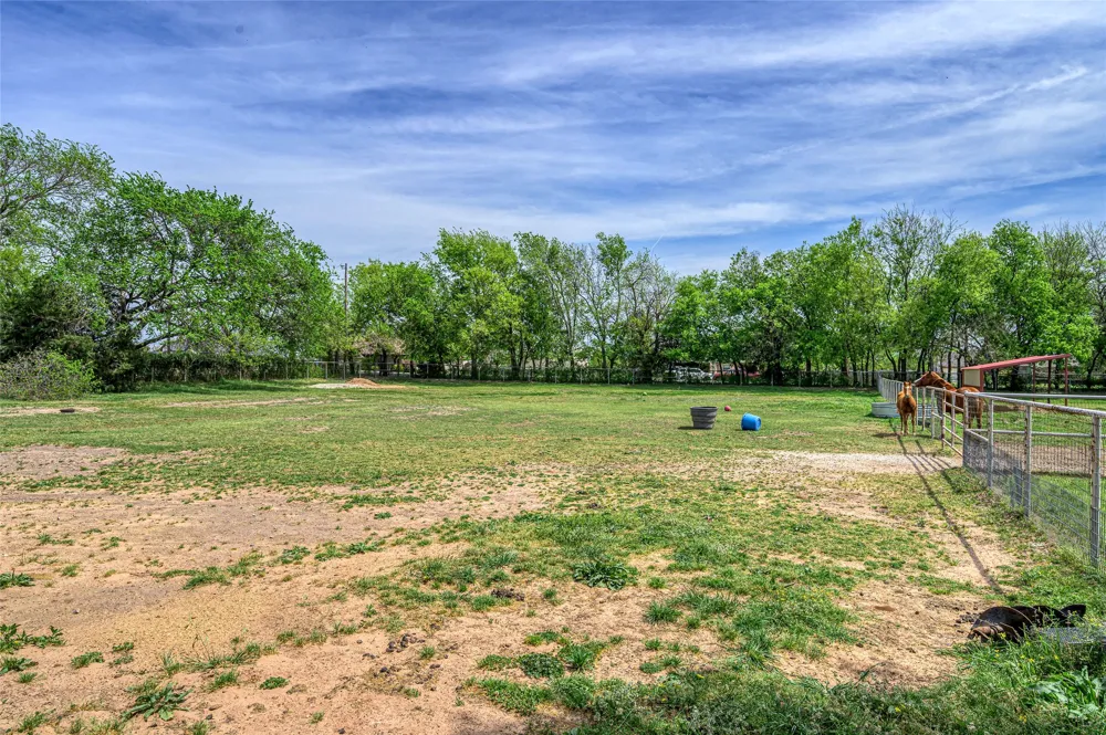 501 Van Zandt Street Tioga, TX 76271