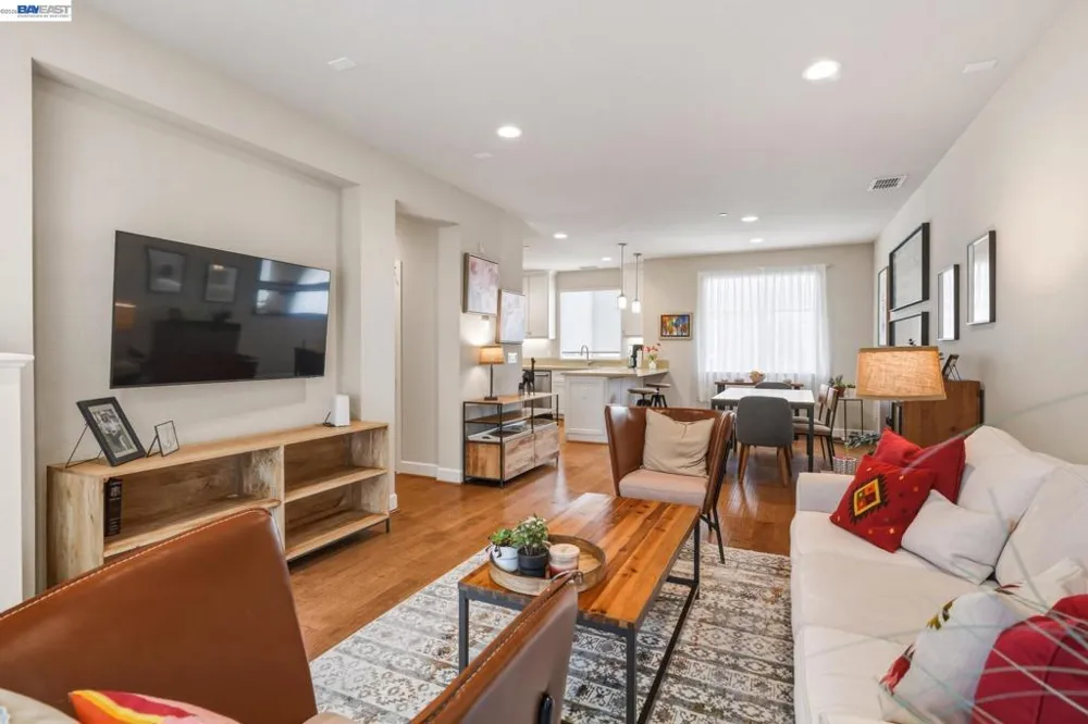 389 Basswood Cmn #11 Livermore, CA 94551