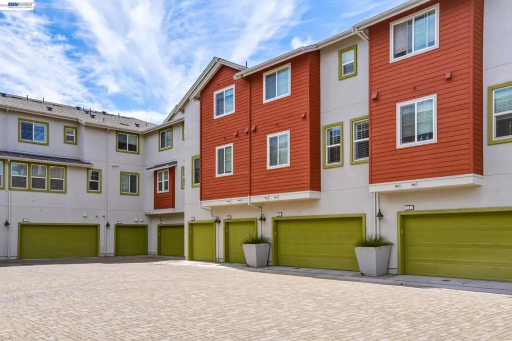 389 Basswood Cmn #11 Livermore, CA 94551