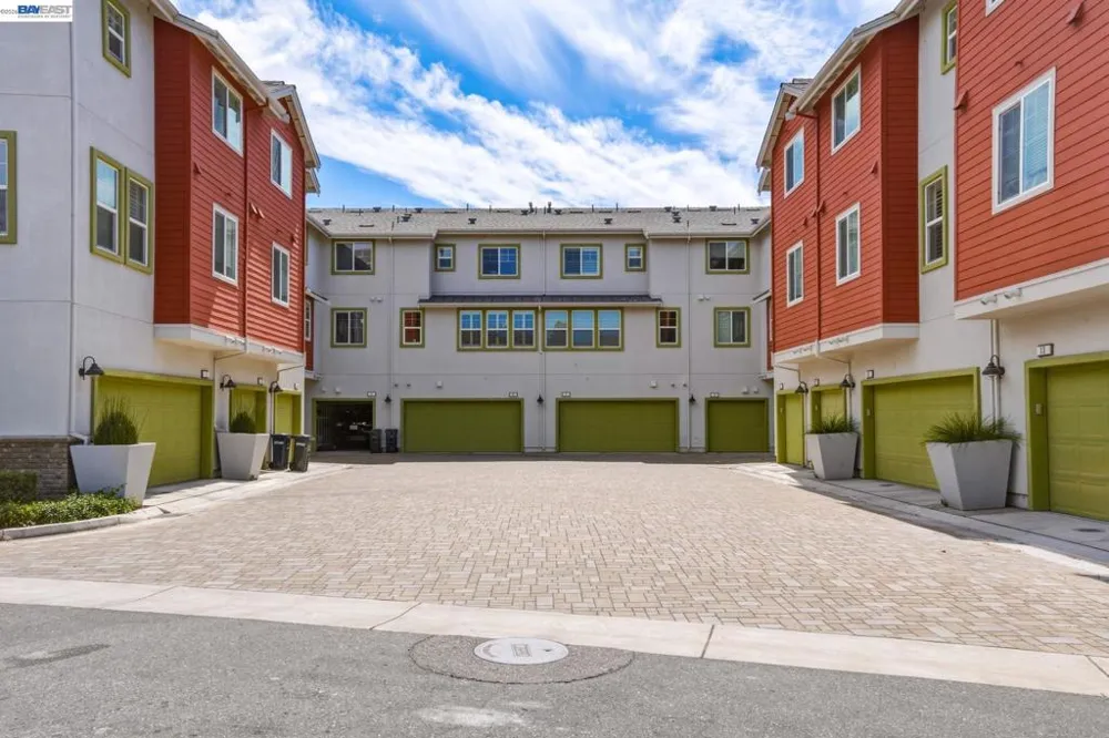 389 Basswood Cmn #11 Livermore, CA 94551