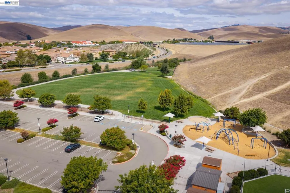 389 Basswood Cmn #11 Livermore, CA 94551