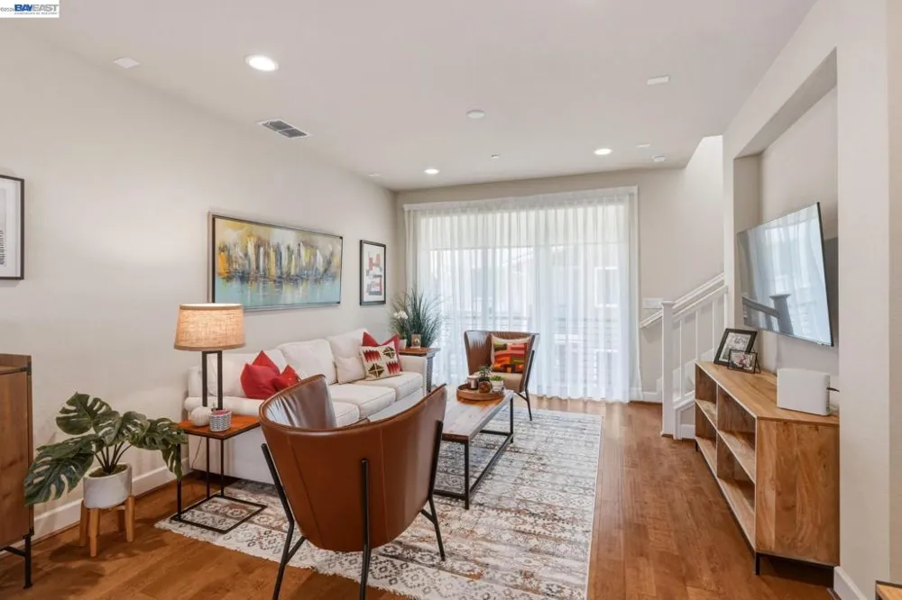 389 Basswood Cmn #11 Livermore, CA 94551