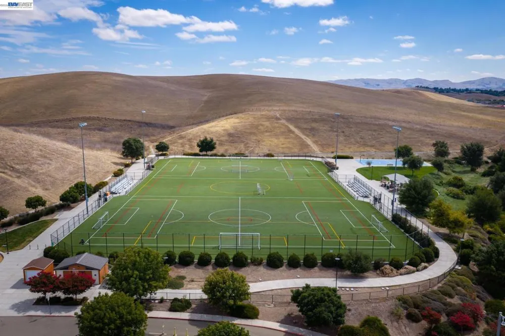 389 Basswood Cmn #11 Livermore, CA 94551