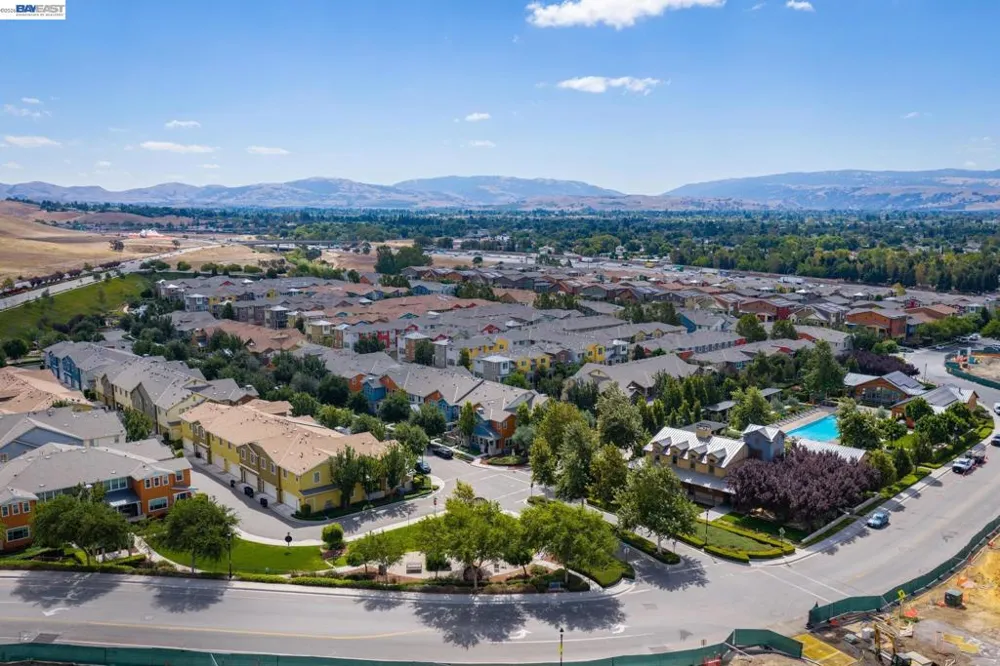 389 Basswood Cmn #11 Livermore, CA 94551