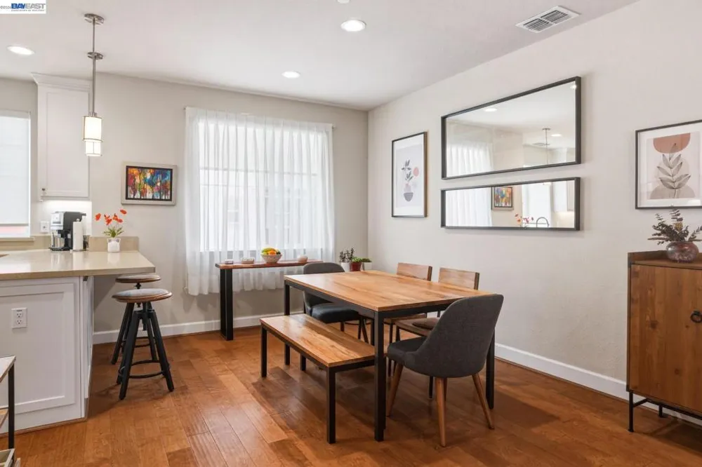 389 Basswood Cmn #11 Livermore, CA 94551