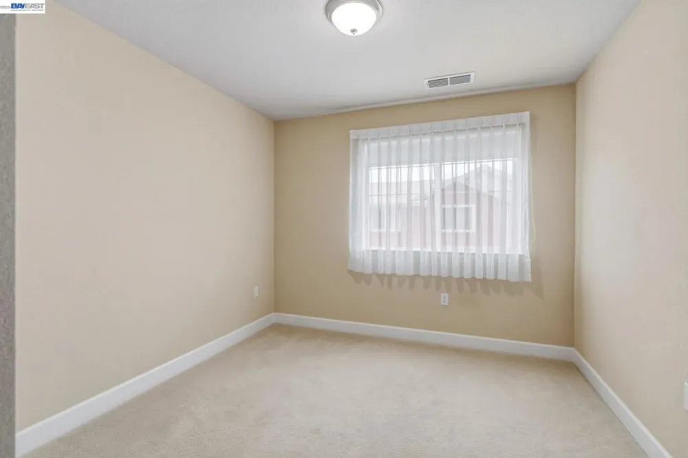 389 Basswood Cmn #11 Livermore, CA 94551