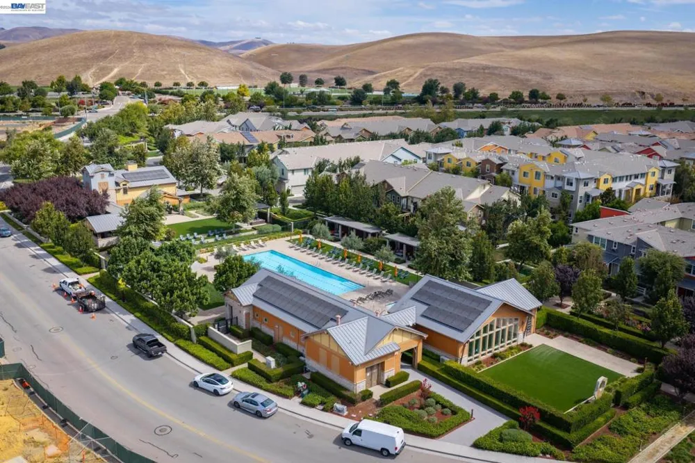 389 Basswood Cmn #11 Livermore, CA 94551