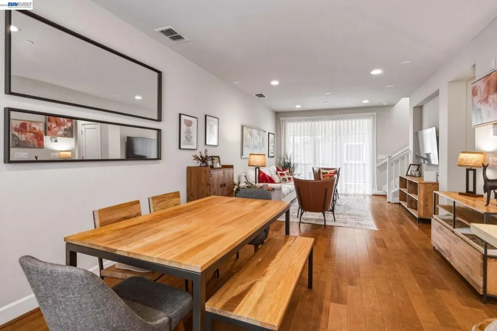 389 Basswood Cmn #11 Livermore, CA 94551