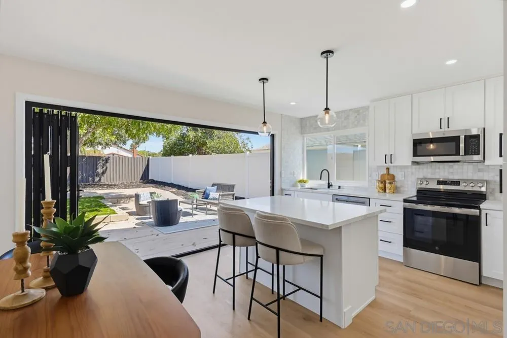 10945 Janice Ct San Diego, CA 92126