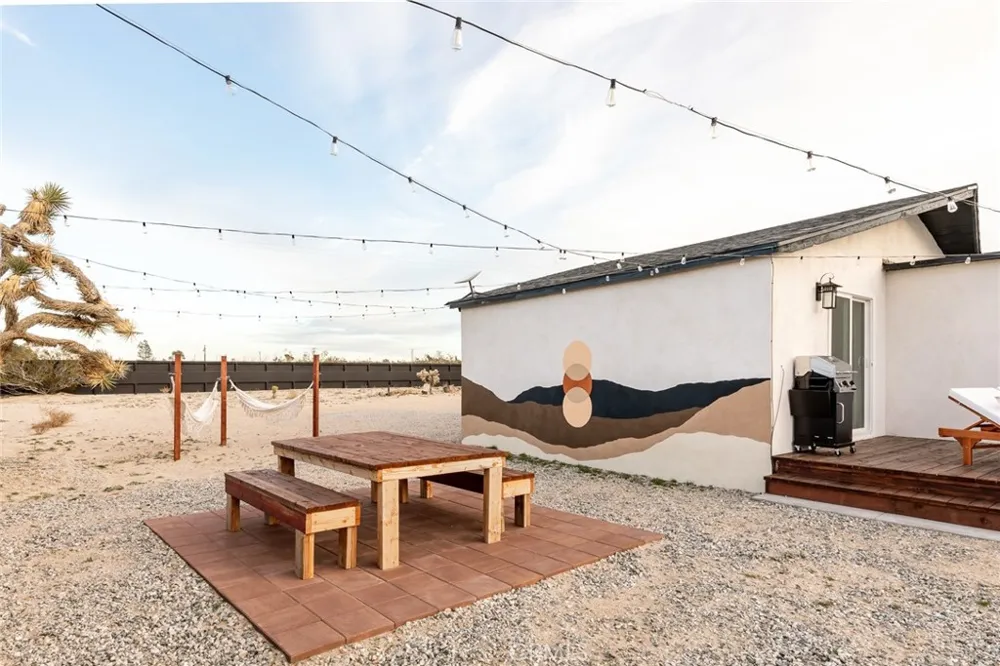 2360 Sand Drive Landers, CA 92285