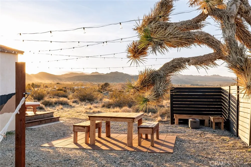 2360 Sand Drive Landers, CA 92285