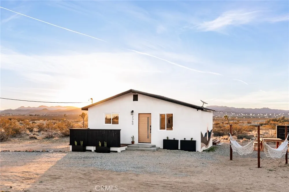 2360 Sand Drive Landers, CA 92285