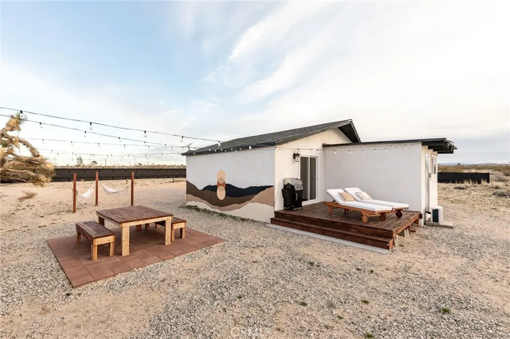 2360 Sand Drive Landers, CA 92285