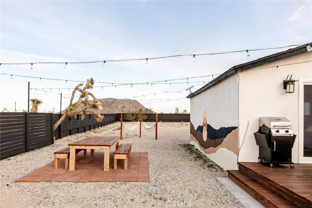 2360 Sand Drive Landers, CA 92285
