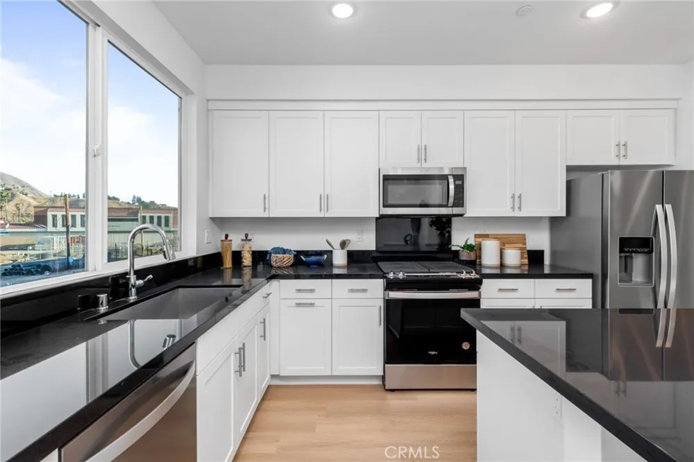 1102 Santo Antonio Drive Colton, CA 92324