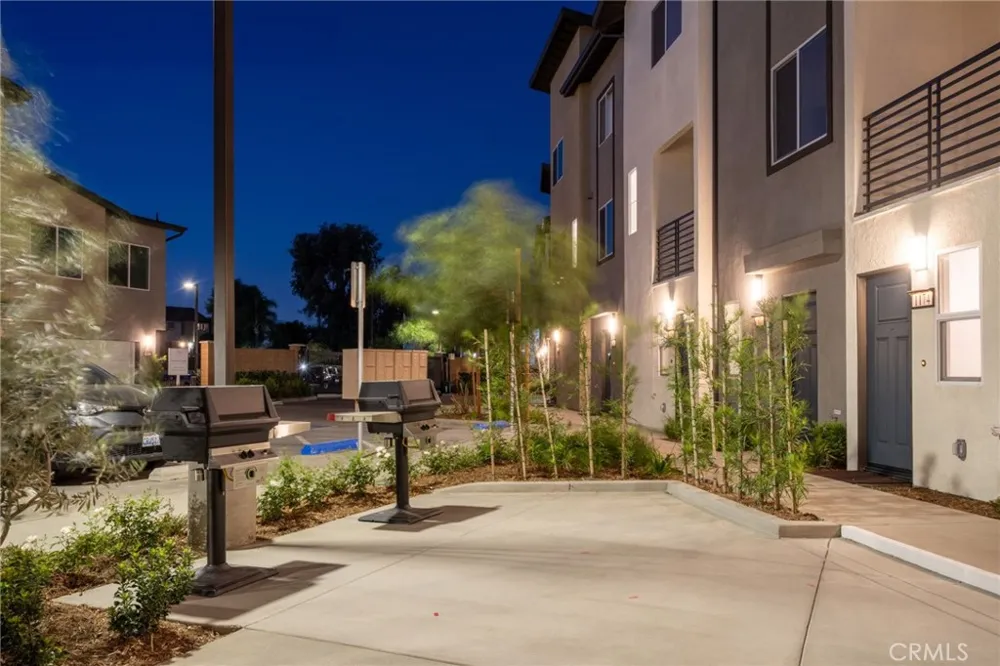 1102 Santo Antonio Drive Colton, CA 92324