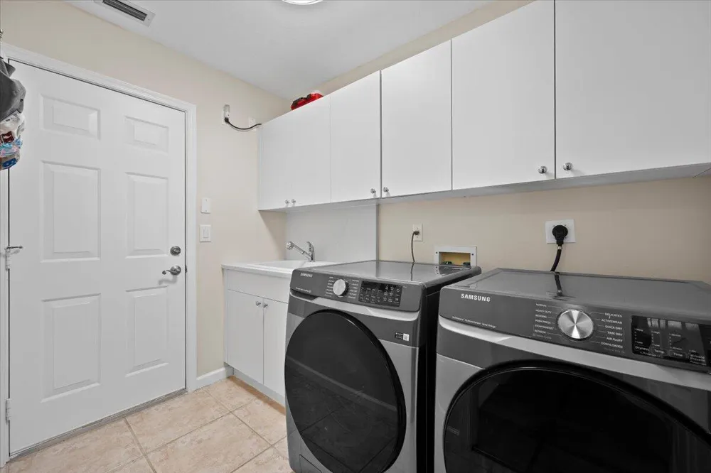 7990 SE Mammoth Drive SE Hobe Sound, FL 33455