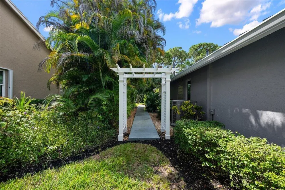 7990 SE Mammoth Drive SE Hobe Sound, FL 33455