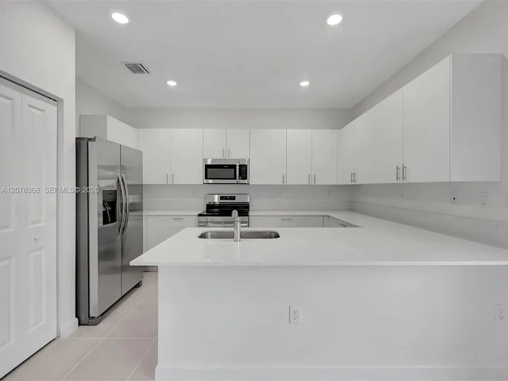 2574 SE 29th St #2574 Homestead, FL 33035