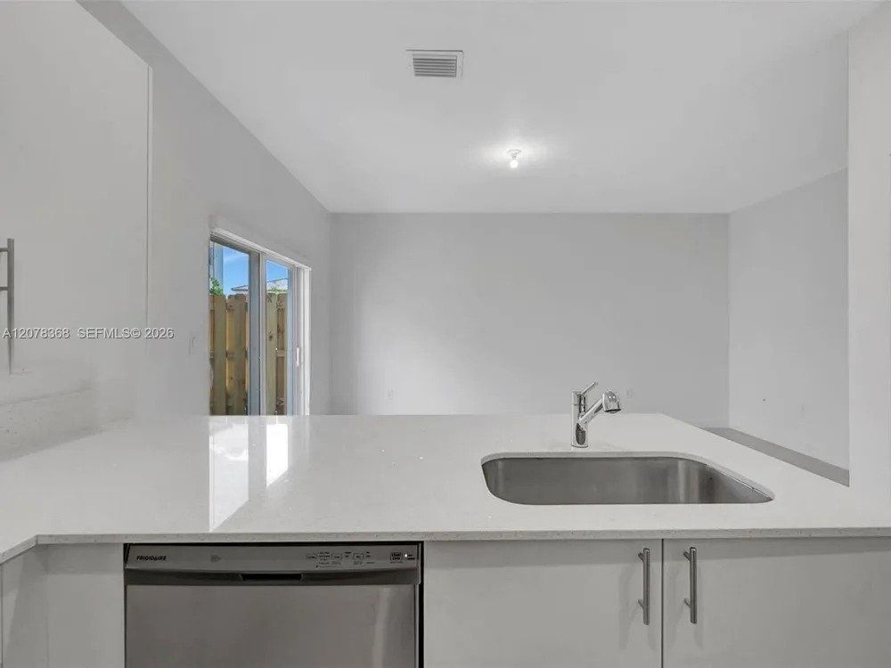 2574 SE 29th St #2574 Homestead, FL 33035