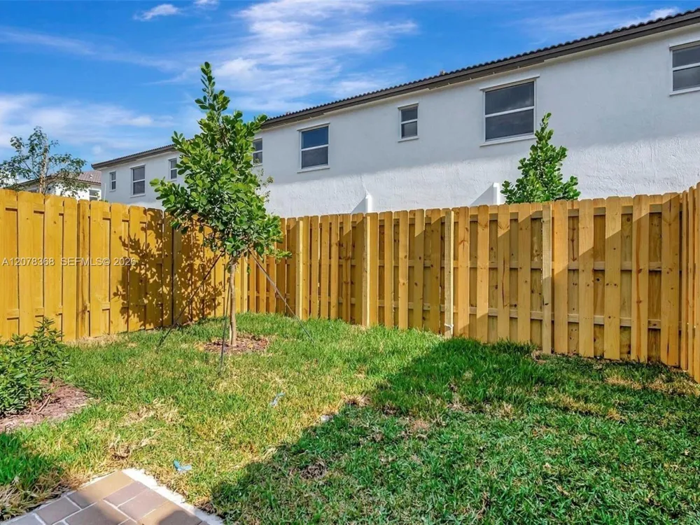 2574 SE 29th St #2574 Homestead, FL 33035
