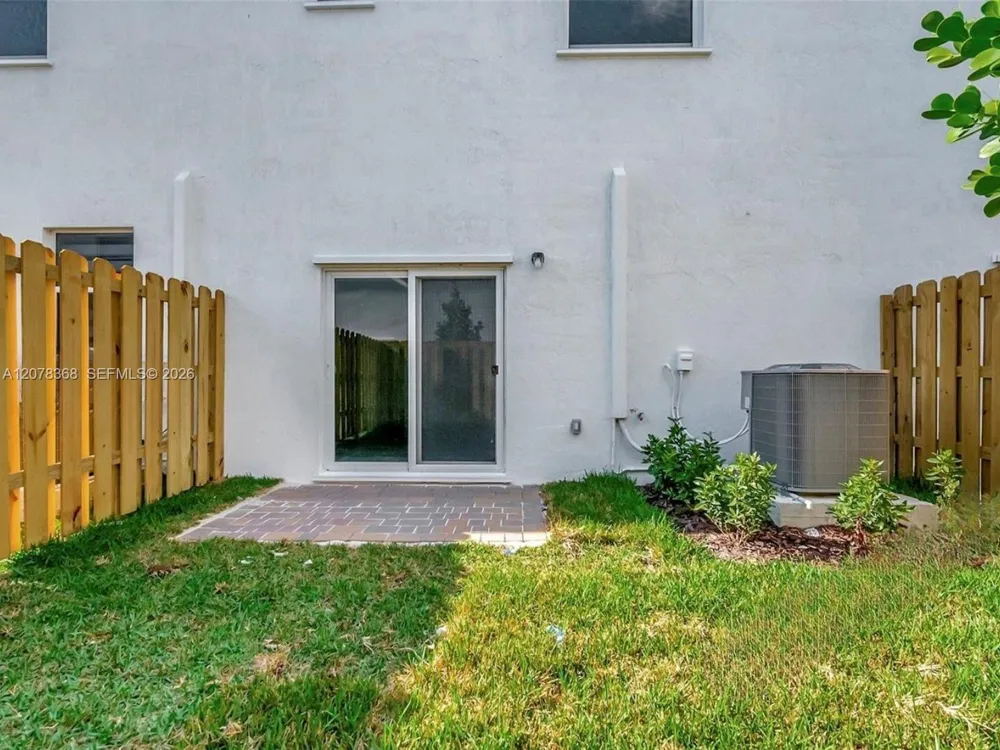 2574 SE 29th St #2574 Homestead, FL 33035