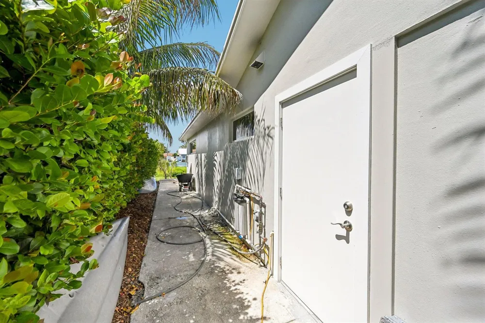1051 SW 25th Avenue Boynton Beach, FL 33426