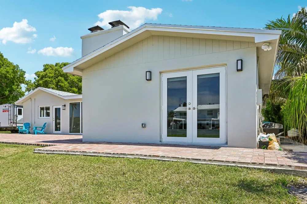 1051 SW 25th Avenue Boynton Beach, FL 33426