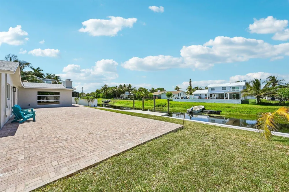 1051 SW 25th Avenue Boynton Beach, FL 33426