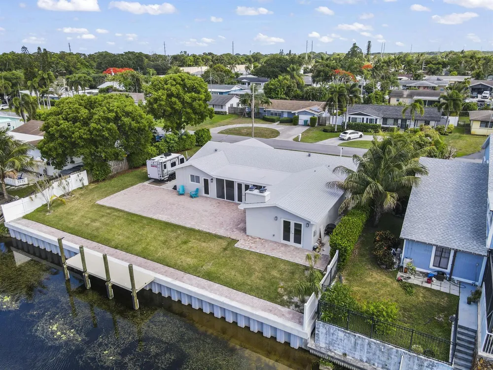 1051 SW 25th Avenue Boynton Beach, FL 33426