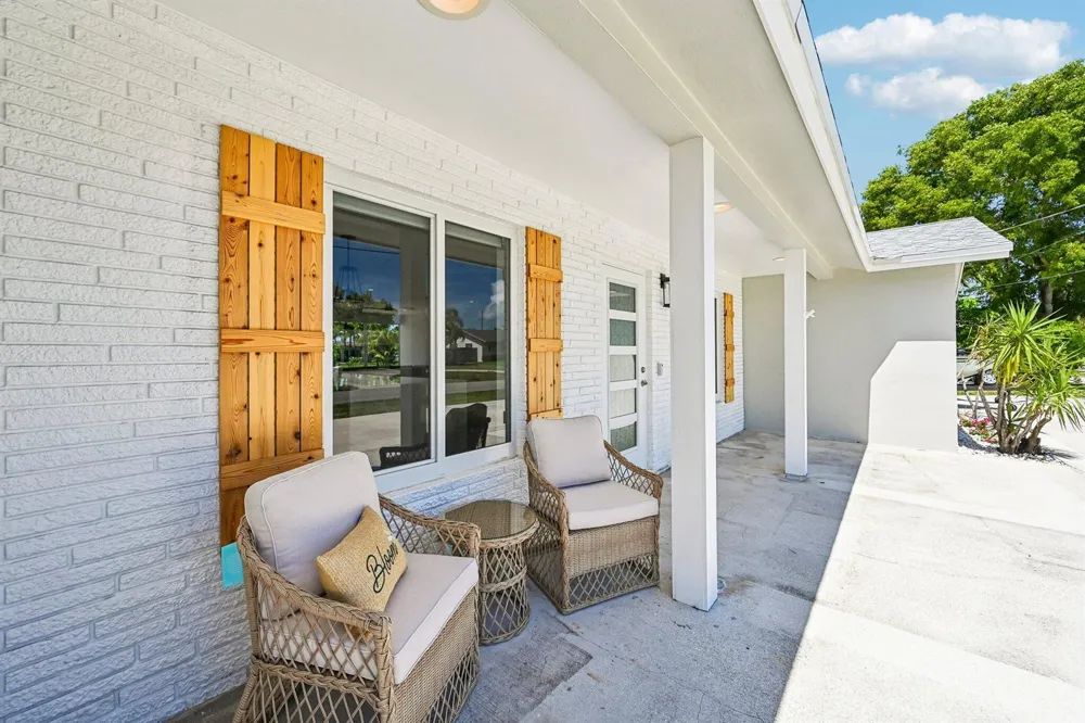 1051 SW 25th Avenue Boynton Beach, FL 33426