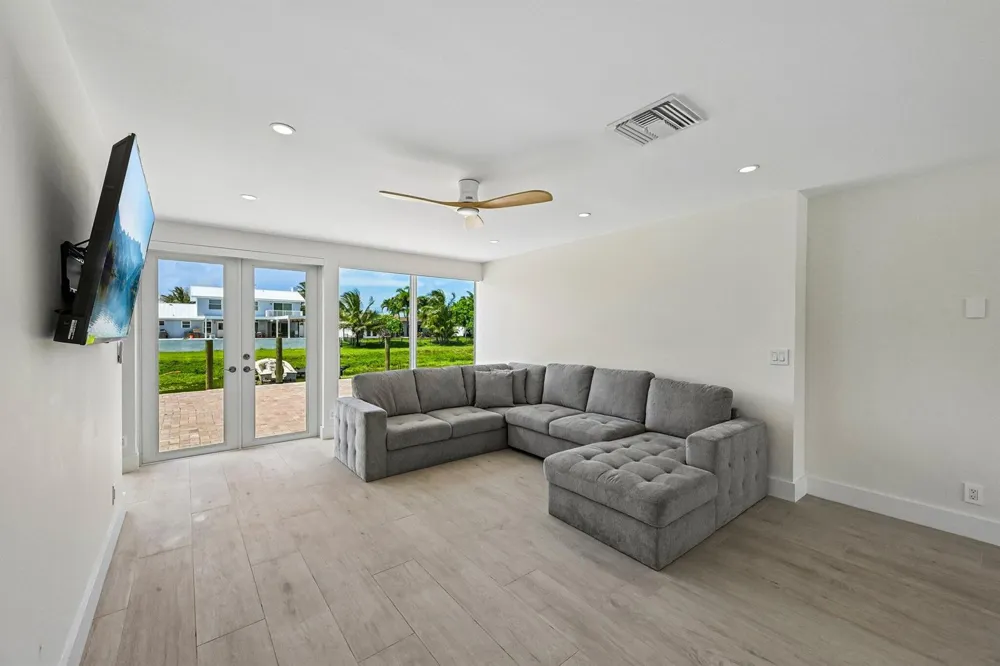 1051 SW 25th Avenue Boynton Beach, FL 33426