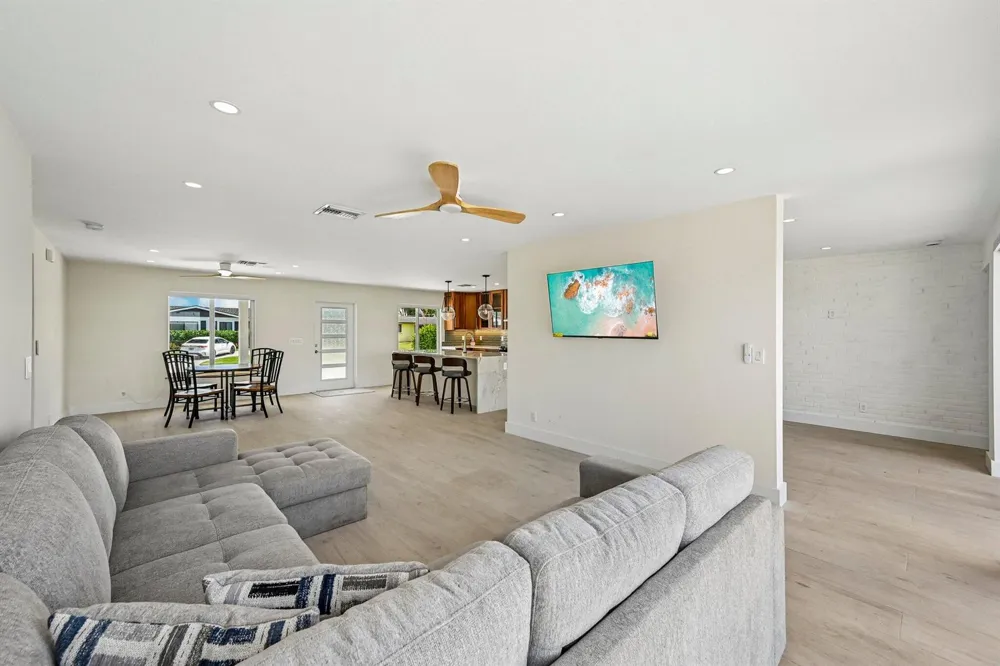 1051 SW 25th Avenue Boynton Beach, FL 33426