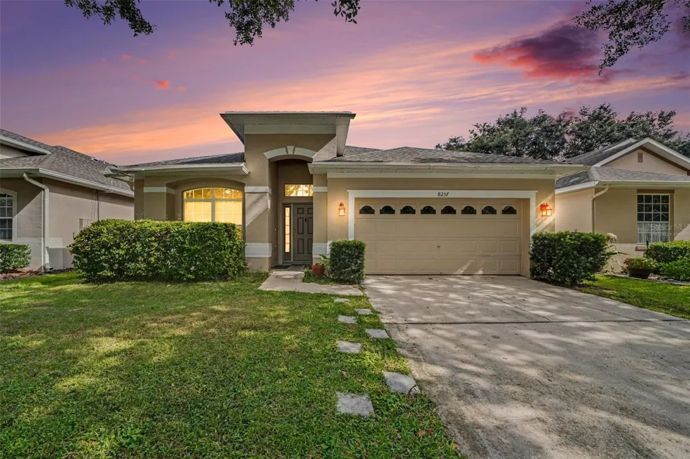 8257 BAYWOOD VISTA DRIVE Orlando, FL 32810