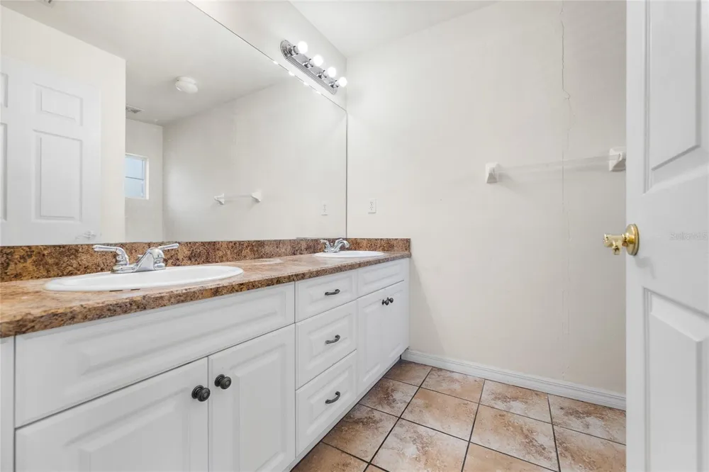 1571 NW 29TH ROAD #3 Gainesville, FL 32605