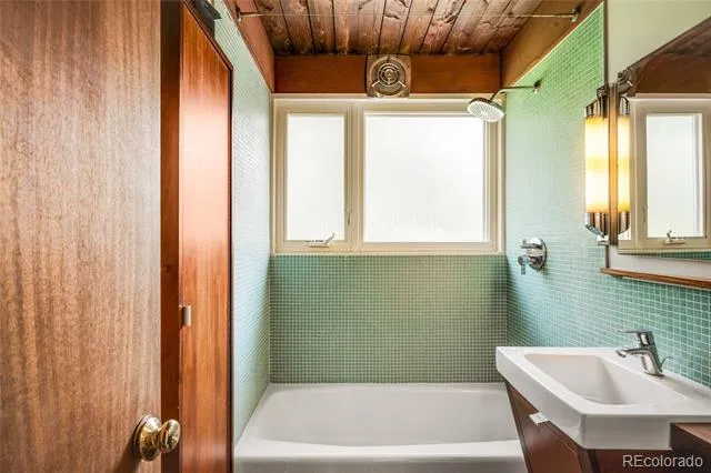 1431 E Dartmouth Avenue Englewood, CO 80113