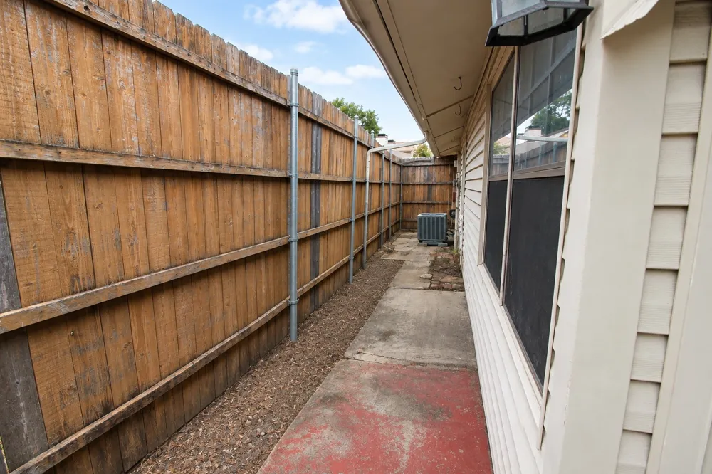 730 Valiant Circle Garland, TX 75043