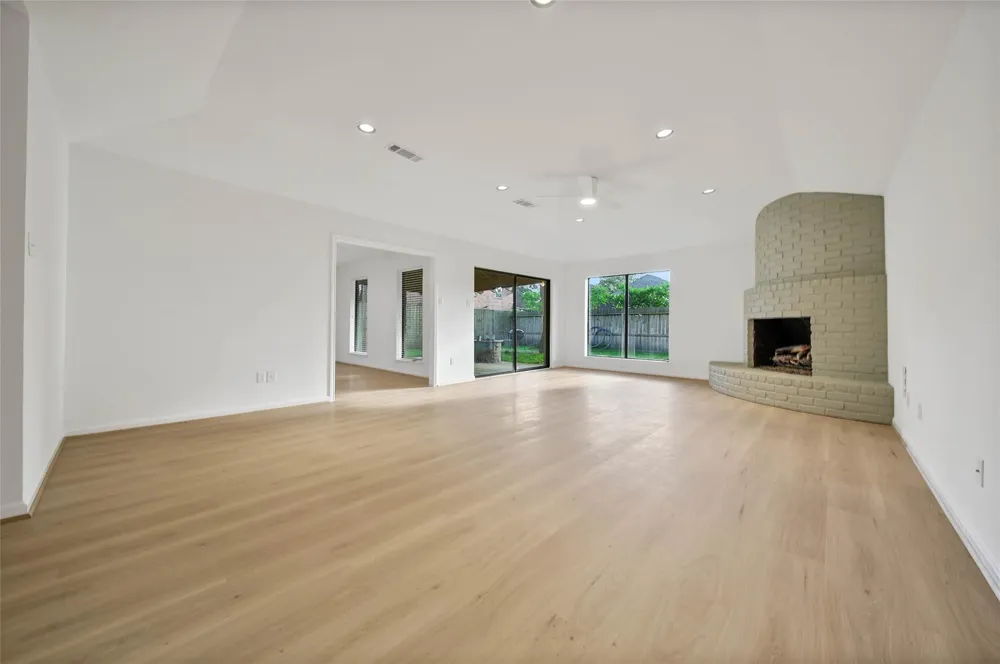 813 E Green Belt Drive Sugar Land, TX 77498