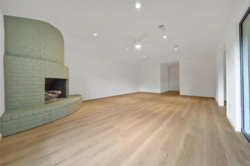 813 E Green Belt Drive Sugar Land, TX 77498