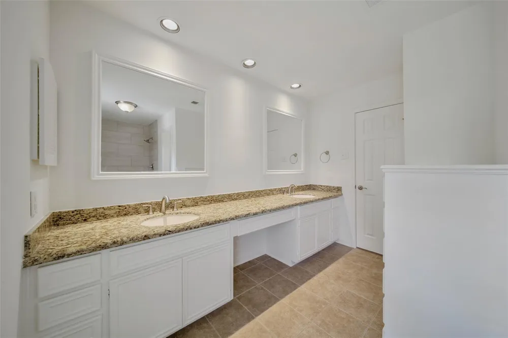 813 E Green Belt Drive Sugar Land, TX 77498