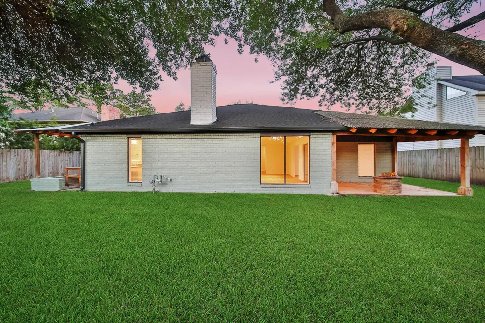 813 E Green Belt Drive Sugar Land, TX 77498
