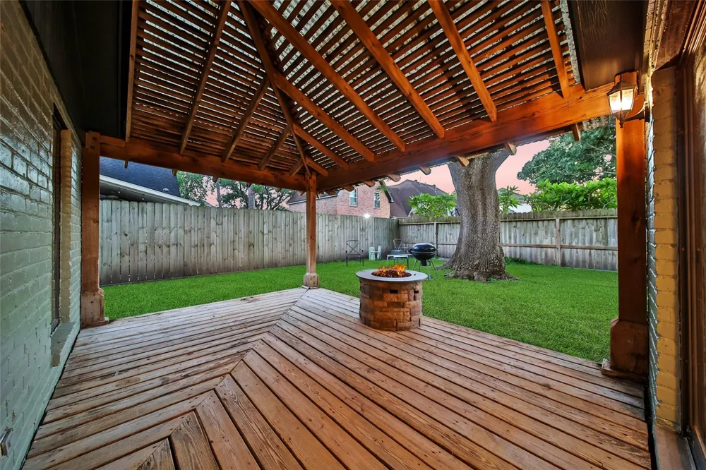 813 E Green Belt Drive Sugar Land, TX 77498