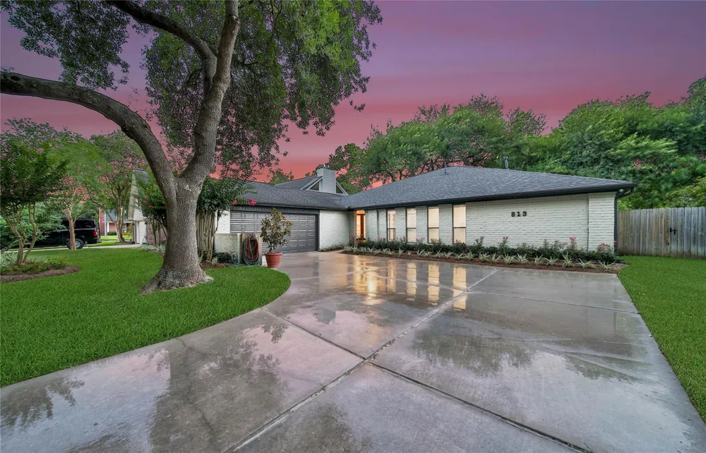 813 E Green Belt Drive Sugar Land, TX 77498