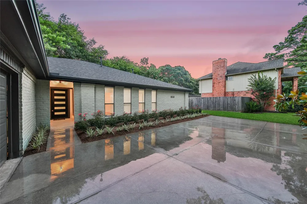 813 E Green Belt Drive Sugar Land, TX 77498