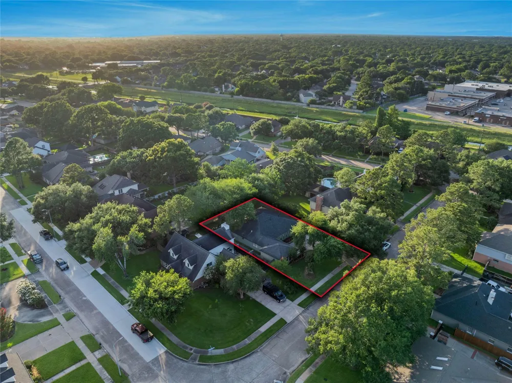 813 E Green Belt Drive Sugar Land, TX 77498